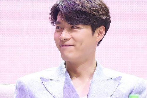 Hyun Bin bối rối trước câu hỏi về bạn gái Son Ye Jin