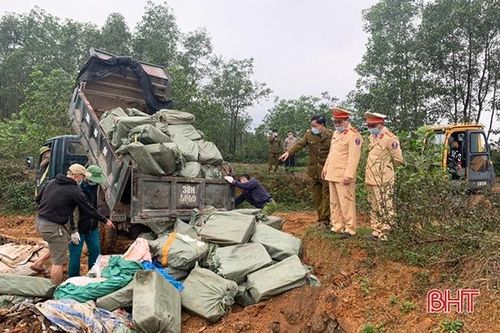 Hà Tĩnh tiêu hủy hơn 5 tấn thực phẩm bẩn