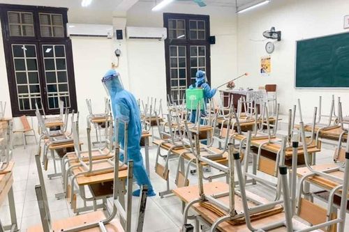 Một phụ huynh nhiễm COVID-19, hai trường học cho học sinh nghỉ gấp