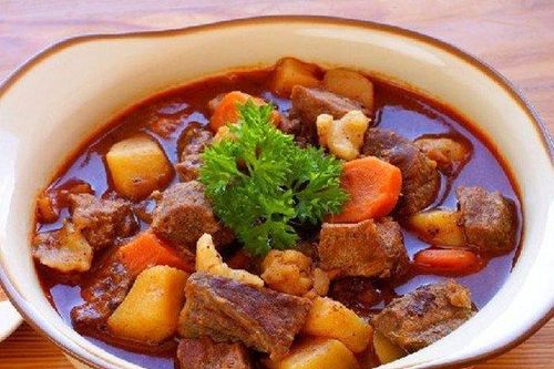 Hầm thịt bò chỉ cần nhớ 3 mẹo này đảm bảo thịt mềm tơi, đậm vị