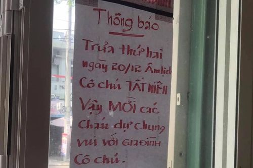 Tấm bảng mời tiệc Tất niên của cô chú chủ trọ khiến bao cô cậu sinh viên ấm lòng