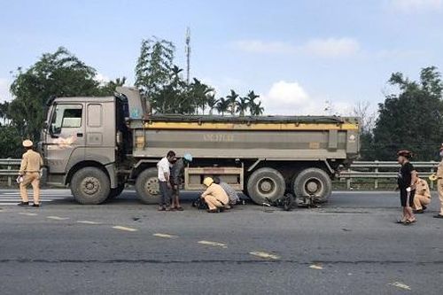 Đà Nẵng: Va chạm xe ben, một học sinh lớp 9 tử vong