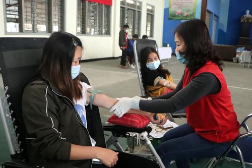 Hơn 120 ĐVTN tham gia hiến máu tình nguyện