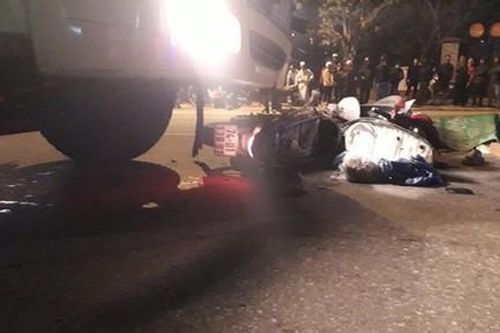 Xe tải tông xe máy trên quốc lộ, 2 người tử vong