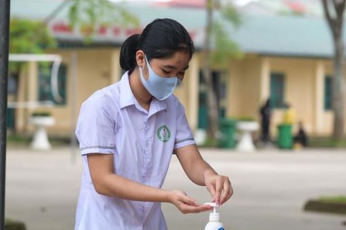 Hà Nội cách ly hơn 1.200 giáo viên, học sinh trở về từ vùng dịch