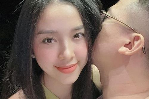 Tuần trăng mật của Á hậu Thúy An: Nàng hậu khoe body gợi cảm, nhìn hành động của ông xã tiến sĩ là biết 'nghiện' vợ