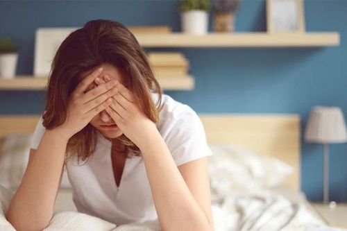 Đối phó với cơn đau đầu khi ngủ