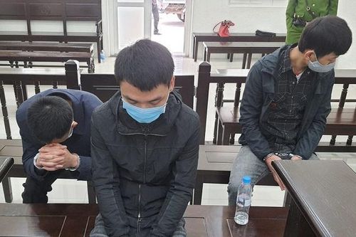 Bị chém hội đồng từ việc nói to, chửi tục trong quán ăn đêm