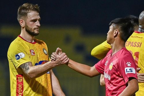 Gramoz: 'Trước trận, tôi có hỏi thăm và chúc sức khỏe HLV Văn Sỹ'