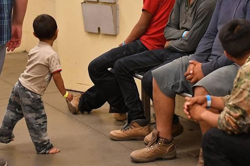 Tòa án Mỹ giữ lại chính sách thời Trump về trục xuất trẻ nhập cư