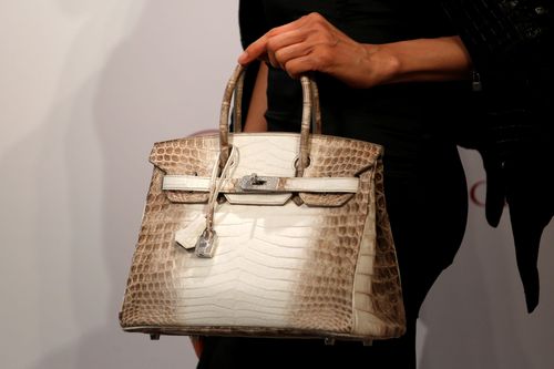 'Hãy cất túi xách ra chỗ khác nếu nó không phải là hiệu Hermès'