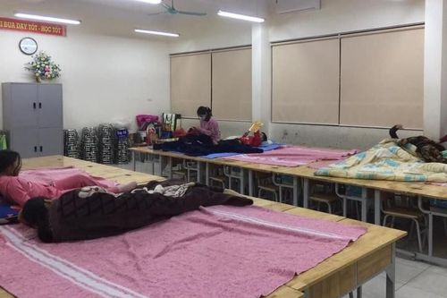 'Con đi cách ly trong trường học, Tết này cả nhà xa nhau'