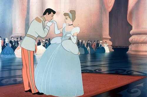 Hình ảnh phụ nữ qua truyện cổ tích 'Cinderella' và 'Frozen'