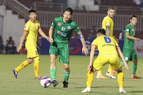 SLNA chào thua bộ đôi 75 tuổi của Sài Gòn FC