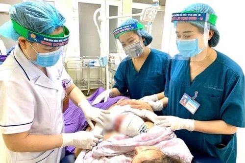 Sản phụ nghi nhiễm COVID-19 'mẹ tròn, con vuông'
