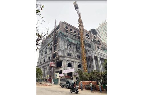 Sập giàn giáo công trình xây dựng, nhiều người bị thương