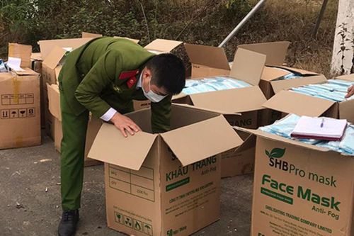 Thu giữ hơn 40.000 chiếc khẩu trang y tế không rõ nguồn gốc