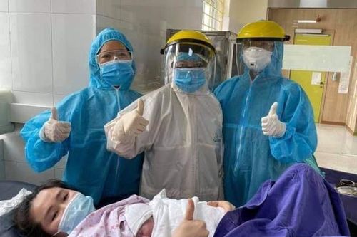 Đỡ đẻ thành công cho một sản phụ trong khu cách ly ở Quảng Ninh