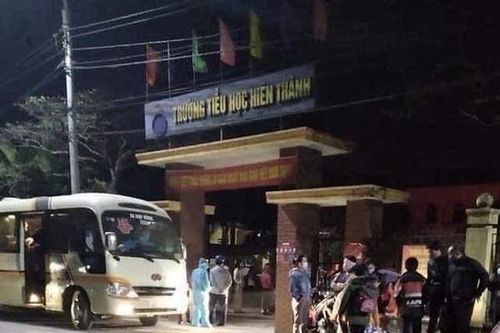 Thị xã Kinh Môn đưa 65 học sinh tiểu học đi cách ly tập trung