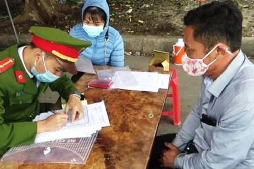 Nam thanh niên bị xử phạt 2 triệu đồng do không đeo khẩu trang