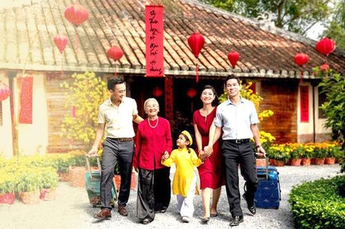 Mình ăn Tết hay Tết 'ăn mình'?