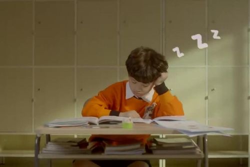 Rapper nhí 'Đi học thêm' bất ngờ thích học trong MV mới