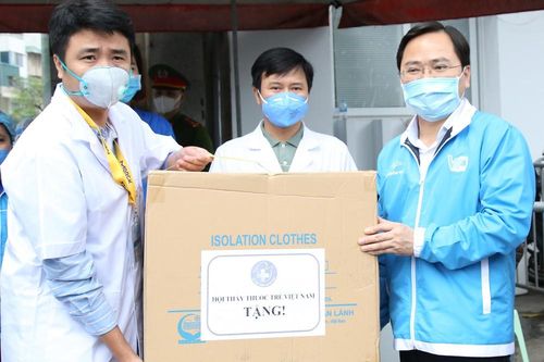 Khẩn cấp hỗ trợ 1,5 triệu khẩu trang y tế đến các tỉnh có bệnh nhân COVID-19, tỉnh giáp biên
