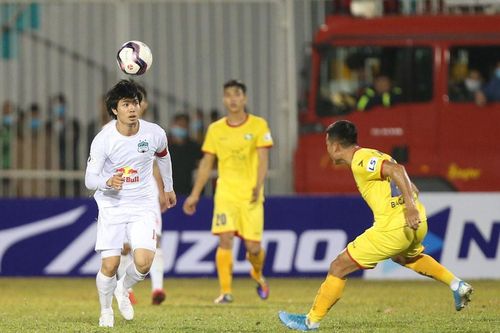 V-League nghỉ tránh dịch COVID-19, HAGL cho quân ăn Tết sớm