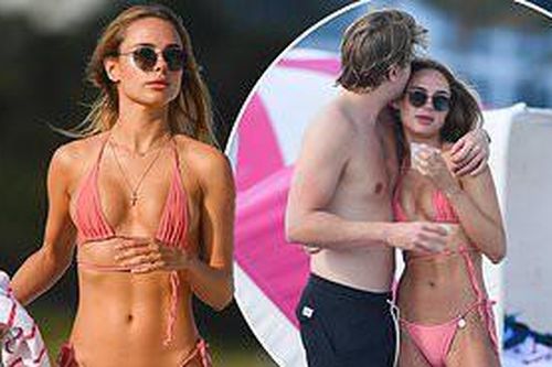 Mỹ nhân áo tắm Kimberley Garner khoe dáng đẹp đáng ngưỡng mộ với bikini bé xíu