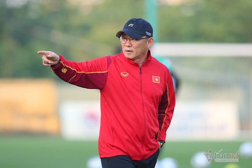 V-League tạm hoãn: Thầy Park thở phào Hà Nội FC và HAGL