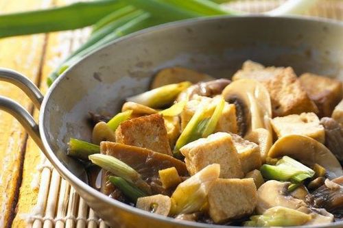 Món ngon cuối tuần: Cách làm nấm đùi gà kho đậu phụ thanh đạm, đưa cơm