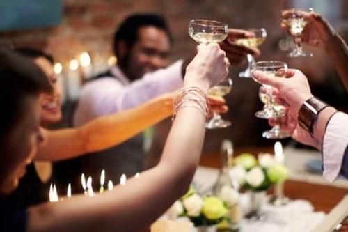 Những món ăn là 'khắc tinh' khi say rượu ngày Tết