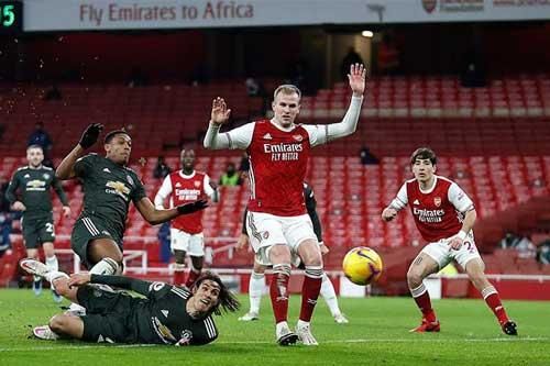 Arsenal vs MU: Trận chiến của những kẻ yếu bóng vía