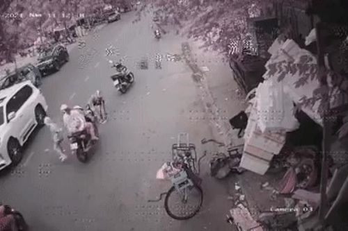 Vụ nhóm người đổ xô ra 'hôi' 30 triệu đồng của cô gái đánh rơi: Công an vào cuộc điều tra