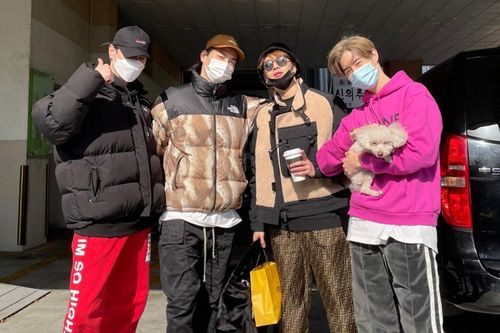 Các thành viên GOT7 tiễn Mark trở về Mỹ hậu tan rã