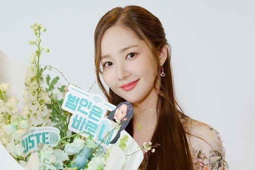 Thư kí Kim 'Park Min Young' cực xinh đẹp trong buổi họp 'Busted!'