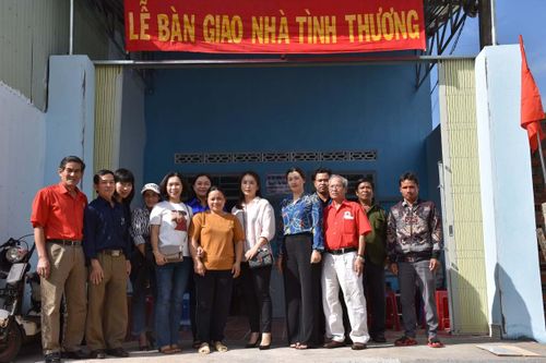 Pleiku: Bàn giao nhà tình thương cho hộ nghèo