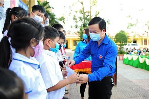 Mang 'Ước mơ xuân' đến với trẻ em huyện Gio Linh