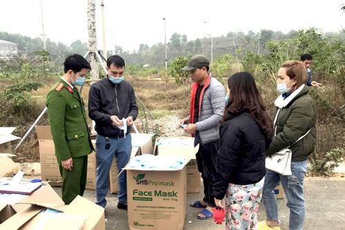 Bắt giữ 40.500 khẩu trang không rõ nguồn gốc