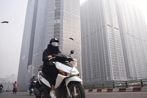 Không khí Hà Nội ô nhiễm 'đỏ rực'