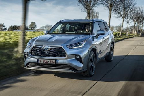 Toyota Highlander 2021: Rộng rãi và thực dụng