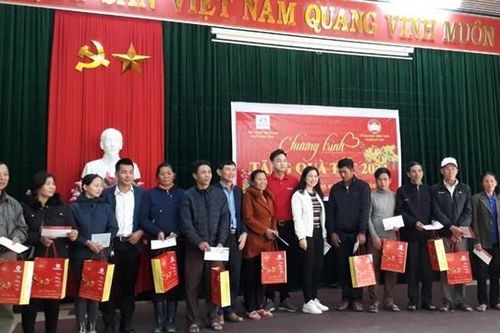 Lo Tết cho người nghèo vùng lũ