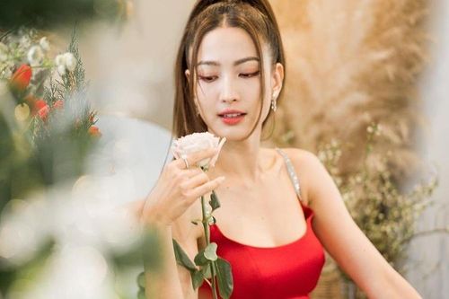 Mỹ nhân 'Nữ thần rắn' bị chỉ trích vì ồn ào đời tư