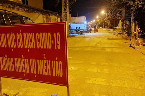 Lập chốt phòng dịch giả để cướp tài sản