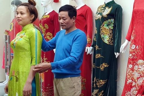 Áo dài Trạch Xá rộn ràng đón Xuân