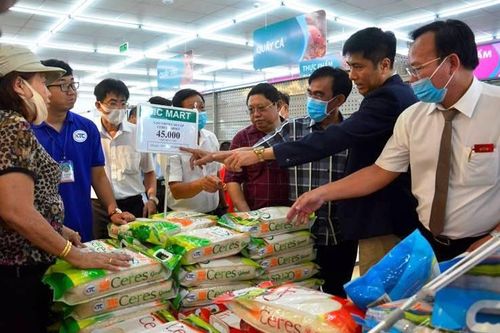 Kiên Giang đưa 70 tấn hàng ra đảo phục vụ nhân dân đón Tết