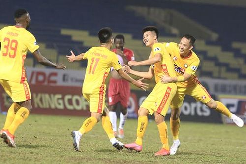 Bóng đá chiến thắng dịch bệnh!