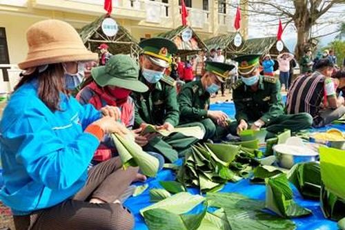 Tết biên cương ấm tình quân - dân