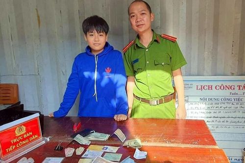 Học sinh không tham của rơi