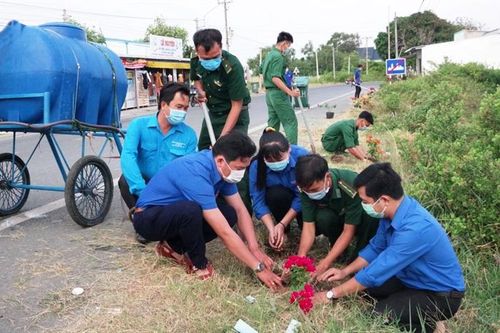 Chương trình 'Xuân biên giới-Tết hải đảo' đến với cán bộ, chiến sĩ và nhân dân biên giới tỉnh Trà Vinh